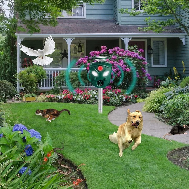 360° Solar Ultrasonic Animal Repeller with Motion Sensor & LED Flash – Waterproof Outdoor Pest Deterrent for Garden, Yard & Property Protection