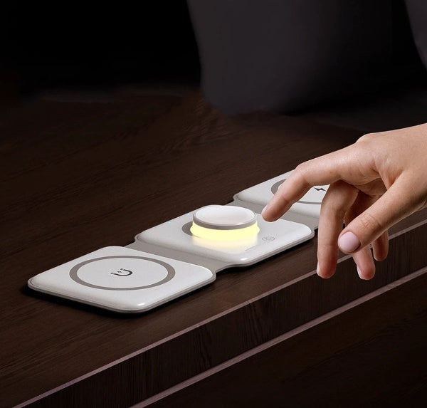3-in-1 Foldable Wireless Travel Charger – Portable Qi Charging Pad for Smartphones, Earbuds & Smartwatches, Fast Wireless Charging Station